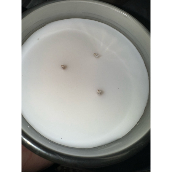 Treo Home Santal Vanilla Hand Poured Candle Bougie Parfumee Essential Oils L Jar - Picture 2 of 3